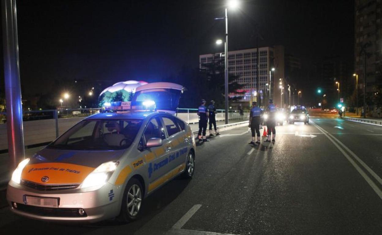 Control de alcoholemia de la Policía Local el puente de Isabel la Católica.