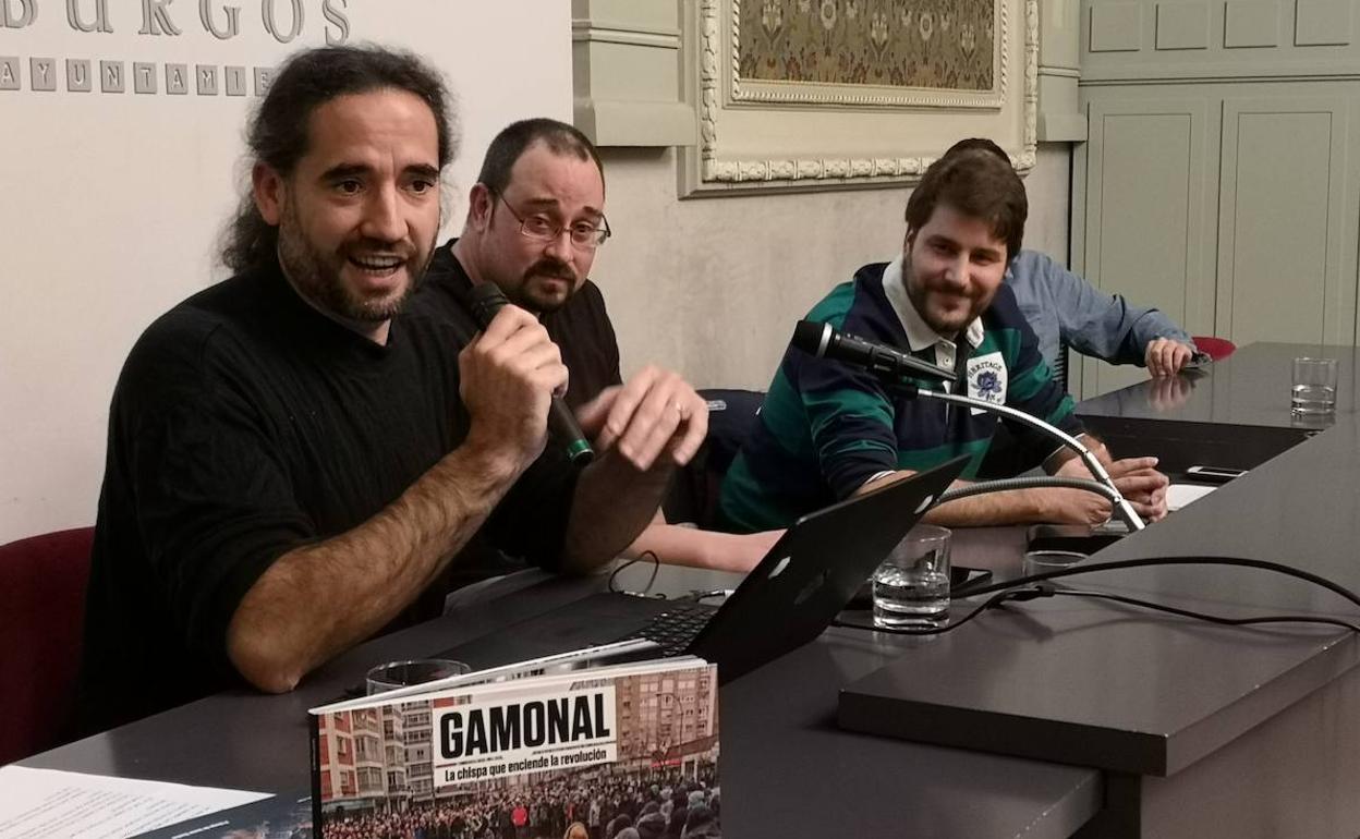 Alonso, Otero y Ordóñez han presentado su libro esta tarde en la Sala Polisón
