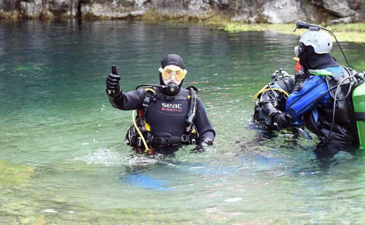 El fotógrafo Enrique del Rivero fue el año pasado el padrino de la Bajada del Belén al Pozo Azul. 