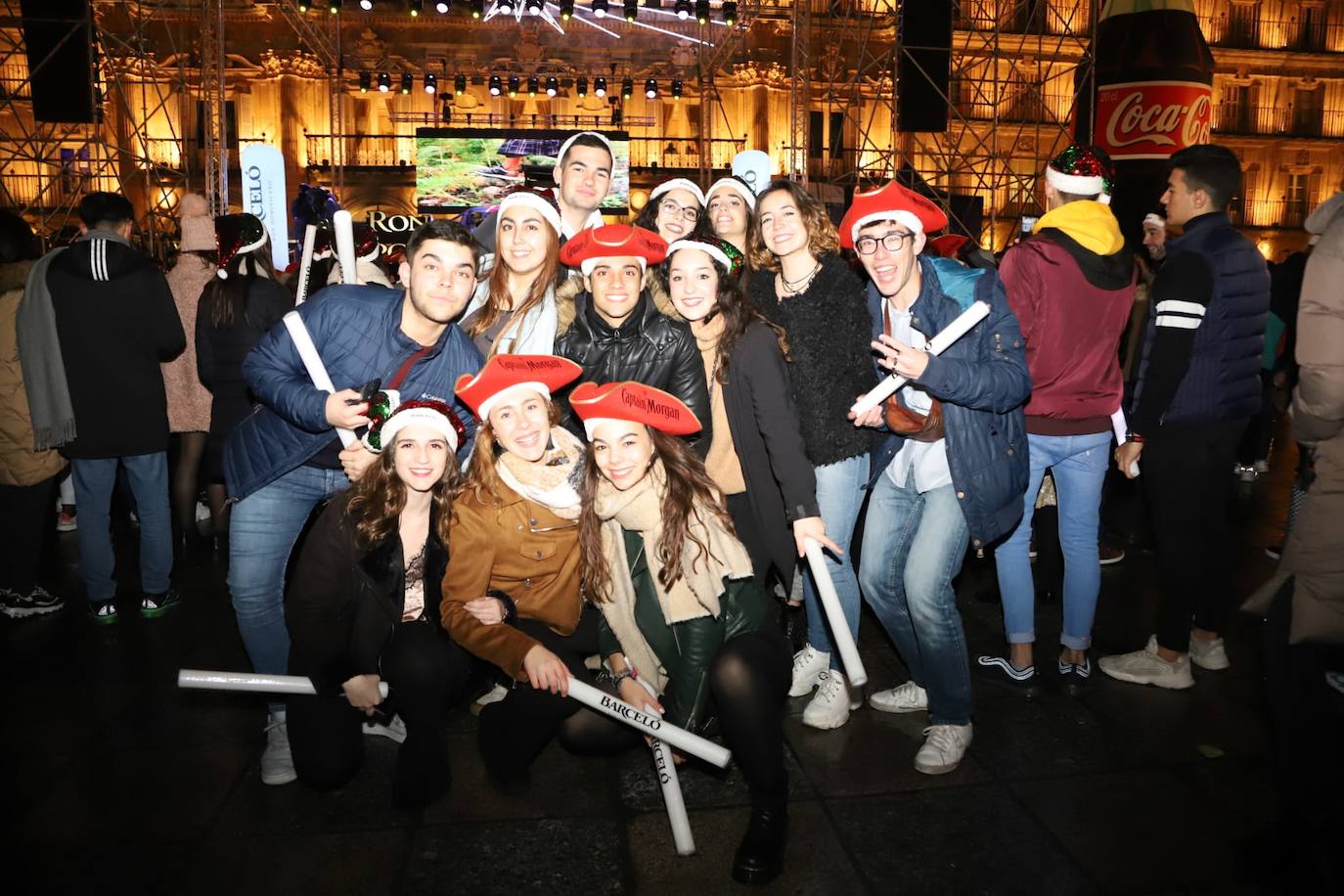 Estudiantes de toda España se reúnen en la ciudad para despedir anticipadamente el año 2019 con una macrofiesta en la Plaza Mayor de Salamanca. 