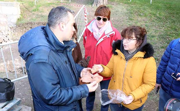 Imagen principal - El Ayuntamiento retomará los trabajos en la iglesia de San Román tras el final de las excavaciones en el Solar del Cid