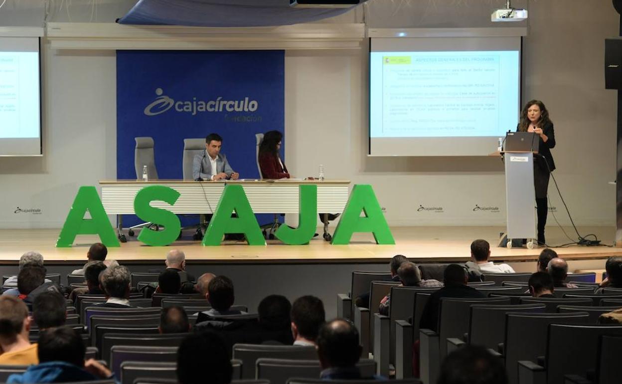 El presidente de Asaja Castilla y León, Donaciano Dujo, clausura la Jornada Informativa sobre agricultura y ganadería que organiza Asaja Burgos. 