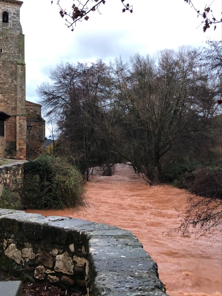 Río Arlanza a su paso por Covarrubias.