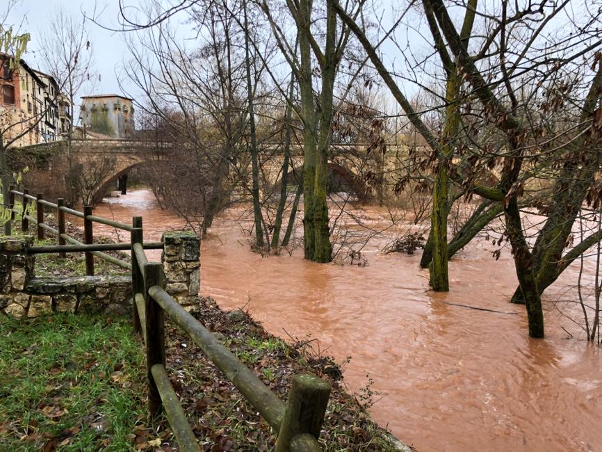 Río Arlanza a su paso por Covarrubias.