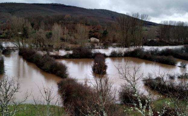 El temporal Elsa desborda varios ríos de la provincia anegando carreteras y tierras