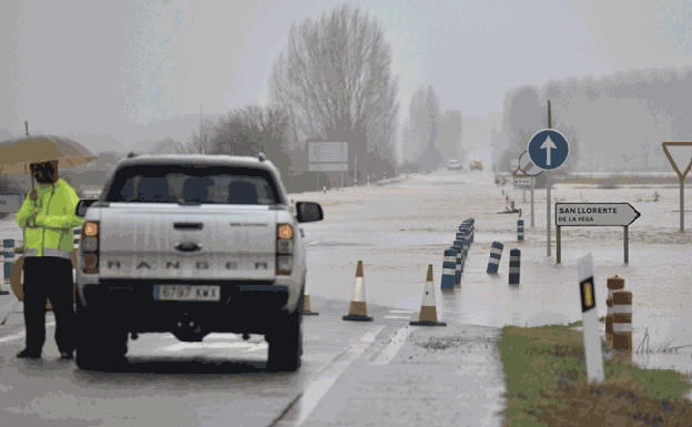 El temporal Elsa se cobra la vida de un agricultor, corta carreteras y obliga a desalojar edificios en Castilla y León