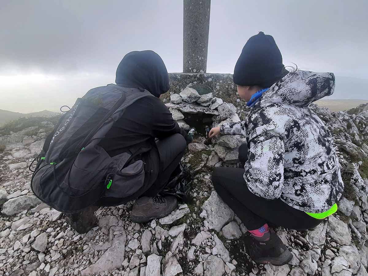 Subida del belén a la cima de la Sierra de La Tesla. 