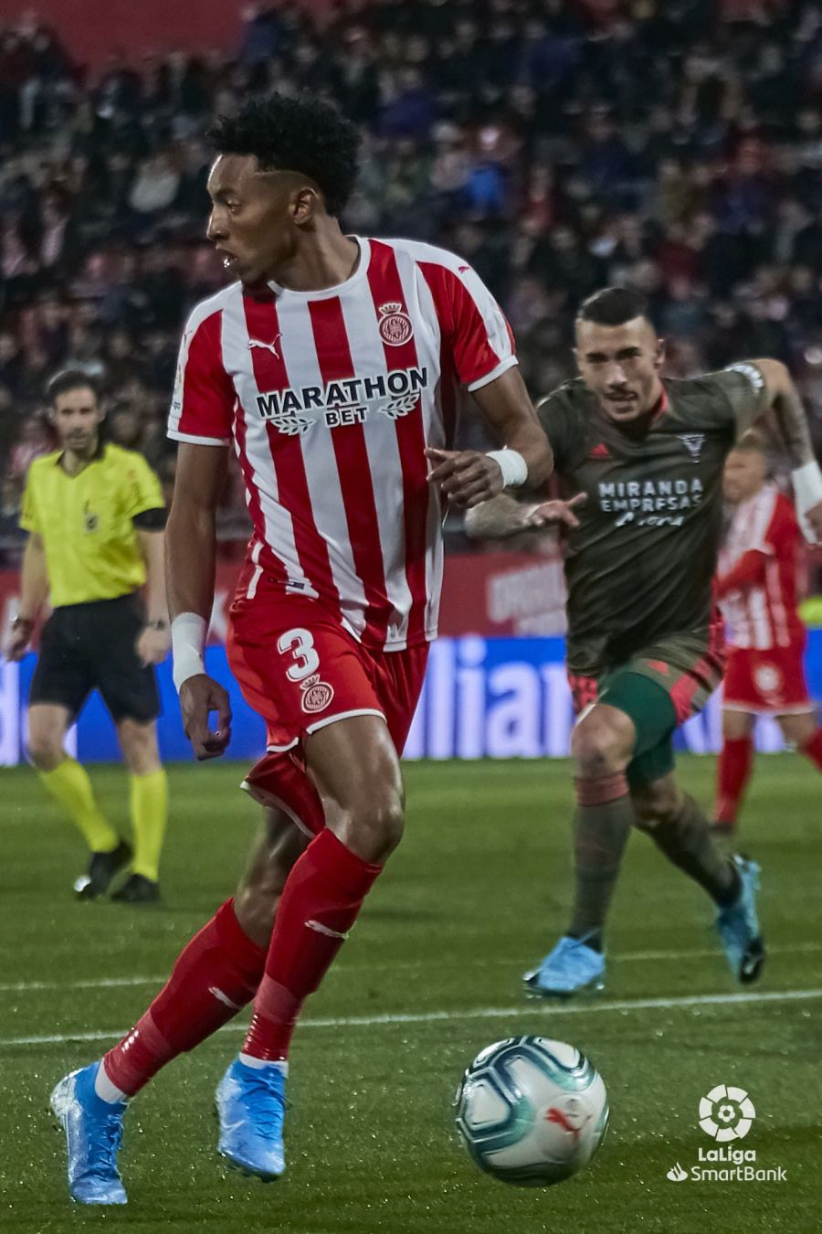 El Mirandés se adelantó en el minuto 20 y Merquelanz, ya en el anochecer, en el tiempo añadido, redondeó la victoria castellanoleonesa.