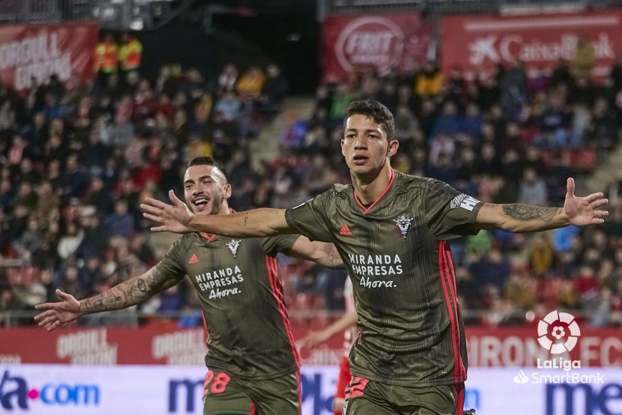 El Mirandés se adelantó en el minuto 20 y Merquelanz, ya en el anochecer, en el tiempo añadido, redondeó la victoria castellanoleonesa.