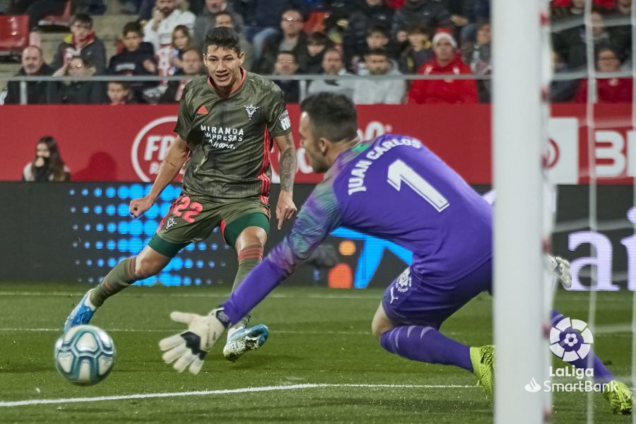 El Mirandés se adelantó en el minuto 20 y Merquelanz, ya en el anochecer, en el tiempo añadido, redondeó la victoria castellanoleonesa.