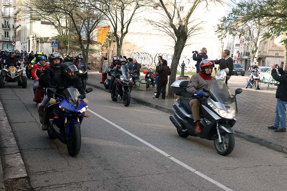 Papá Noel llega en moto