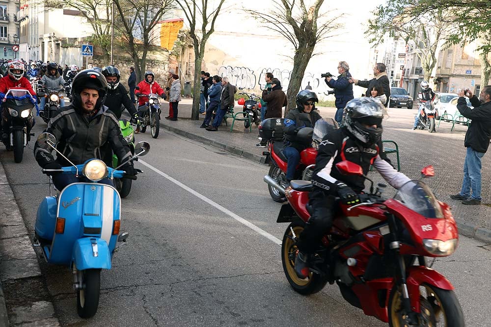 Papá Noel llega en moto