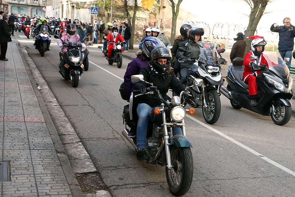 Papá Noel llega en moto