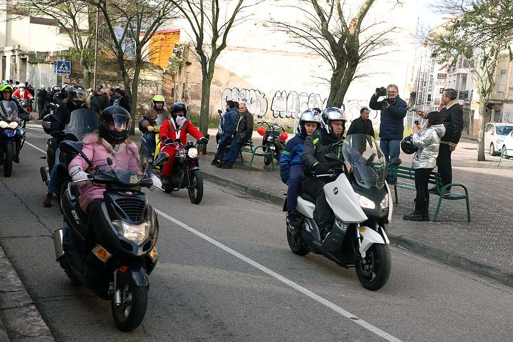 Papá Noel llega en moto