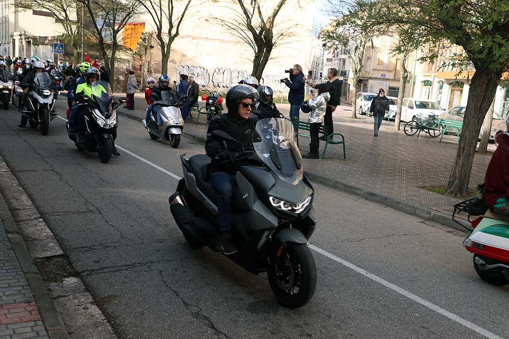 Papá Noel llega en moto