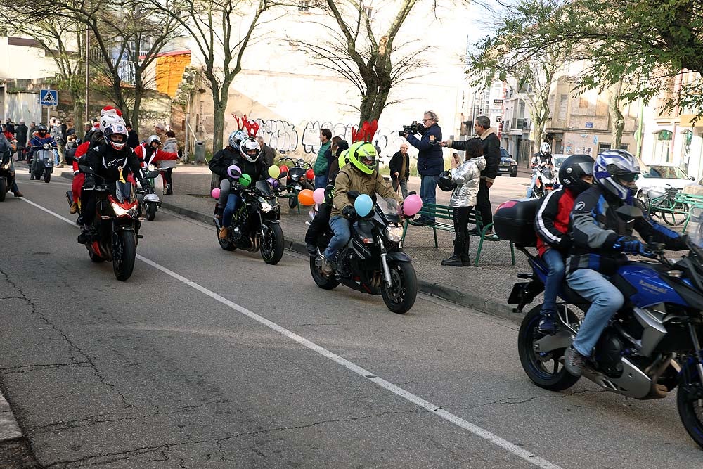 Papá Noel llega en moto