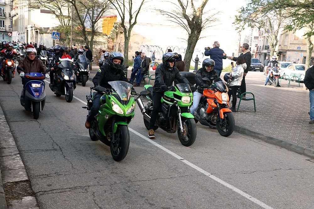 Papá Noel llega en moto