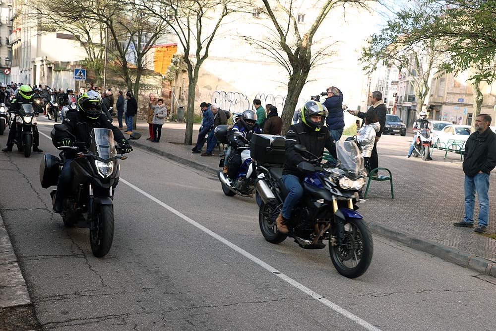 Papá Noel llega en moto