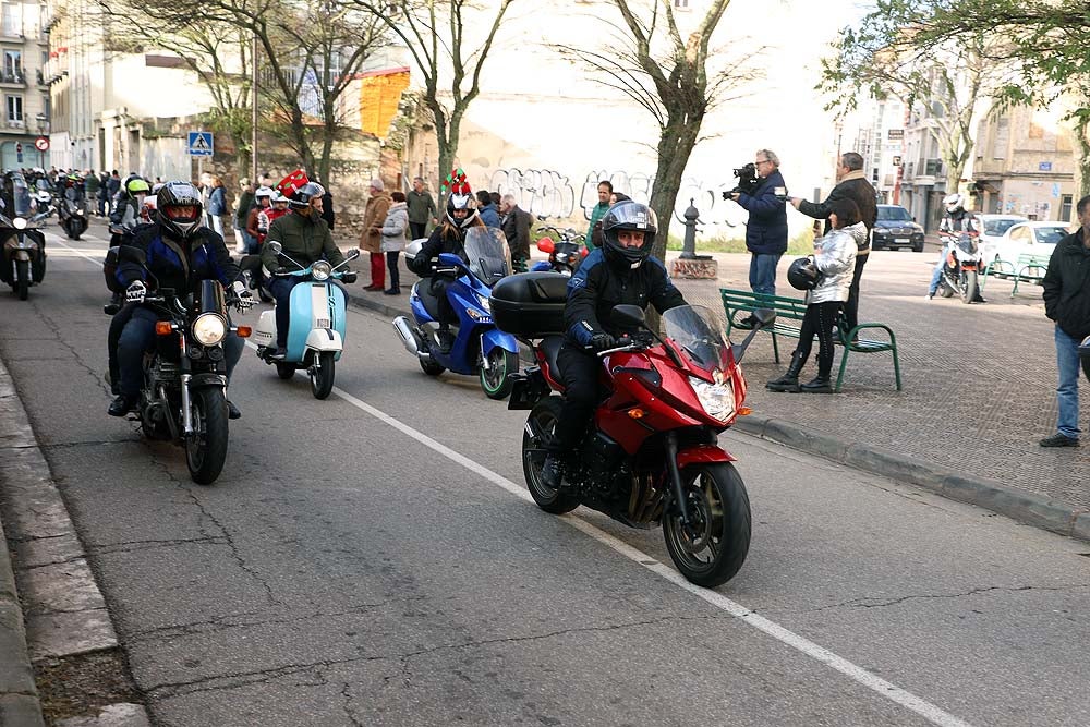 Papá Noel llega en moto