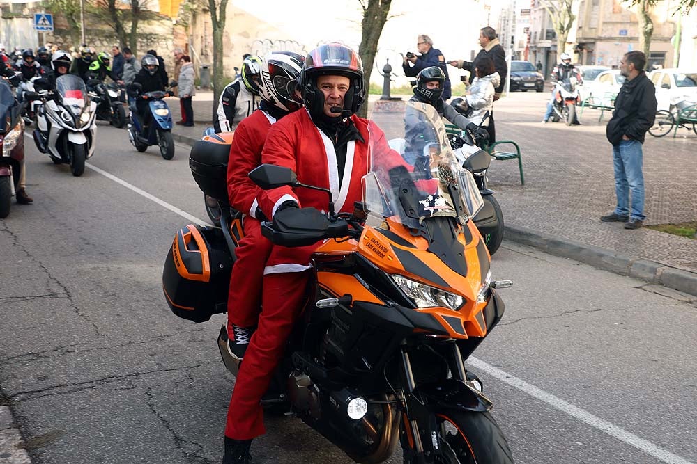 Papá Noel llega en moto