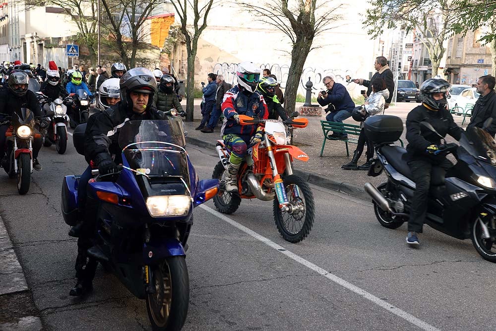 Papá Noel llega en moto