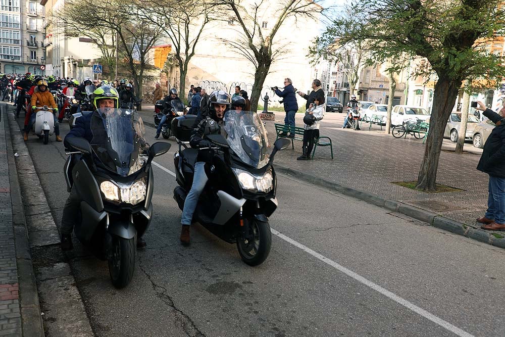 Papá Noel llega en moto