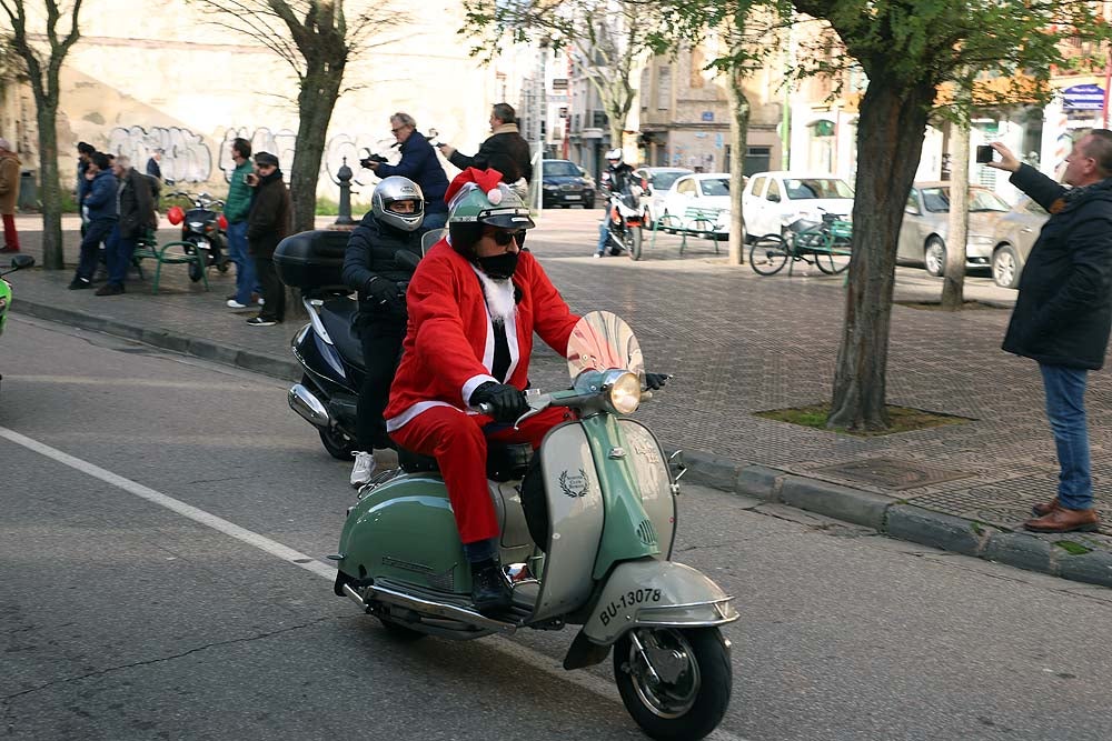 Papá Noel llega en moto