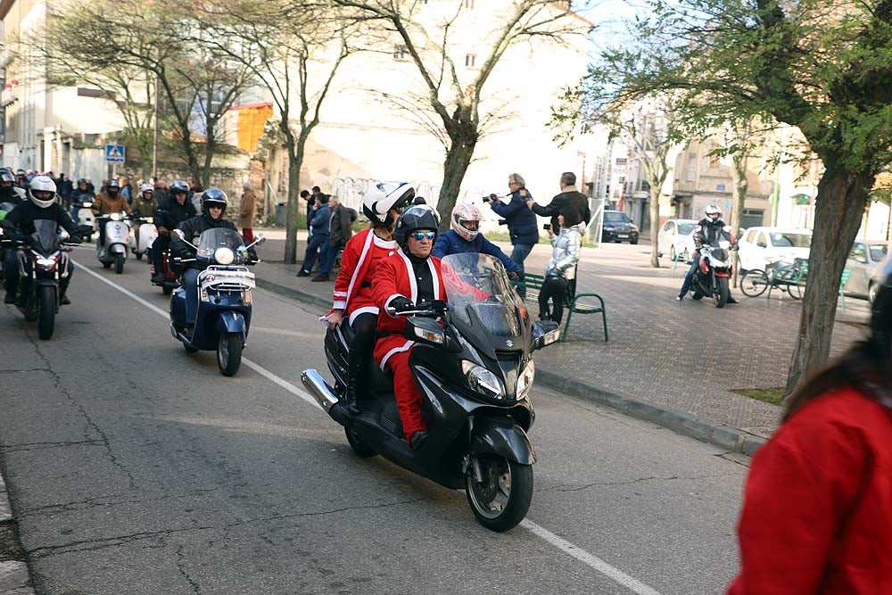 Papá Noel llega en moto