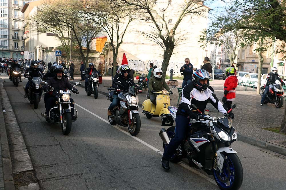 Papá Noel llega en moto