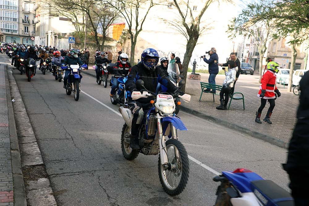 Papá Noel llega en moto