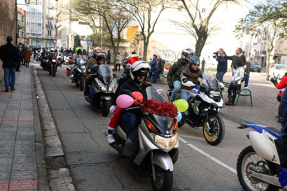 Papá Noel llega en moto