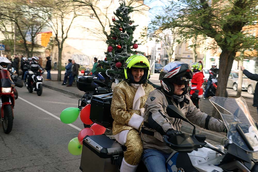 Papá Noel llega en moto