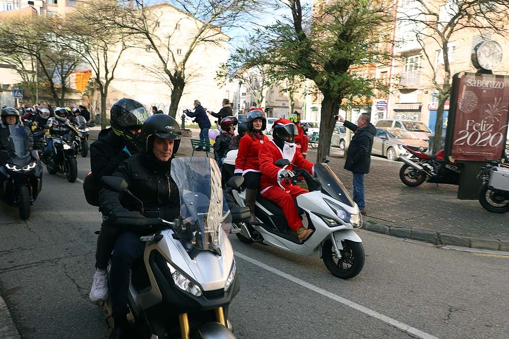 Papá Noel llega en moto