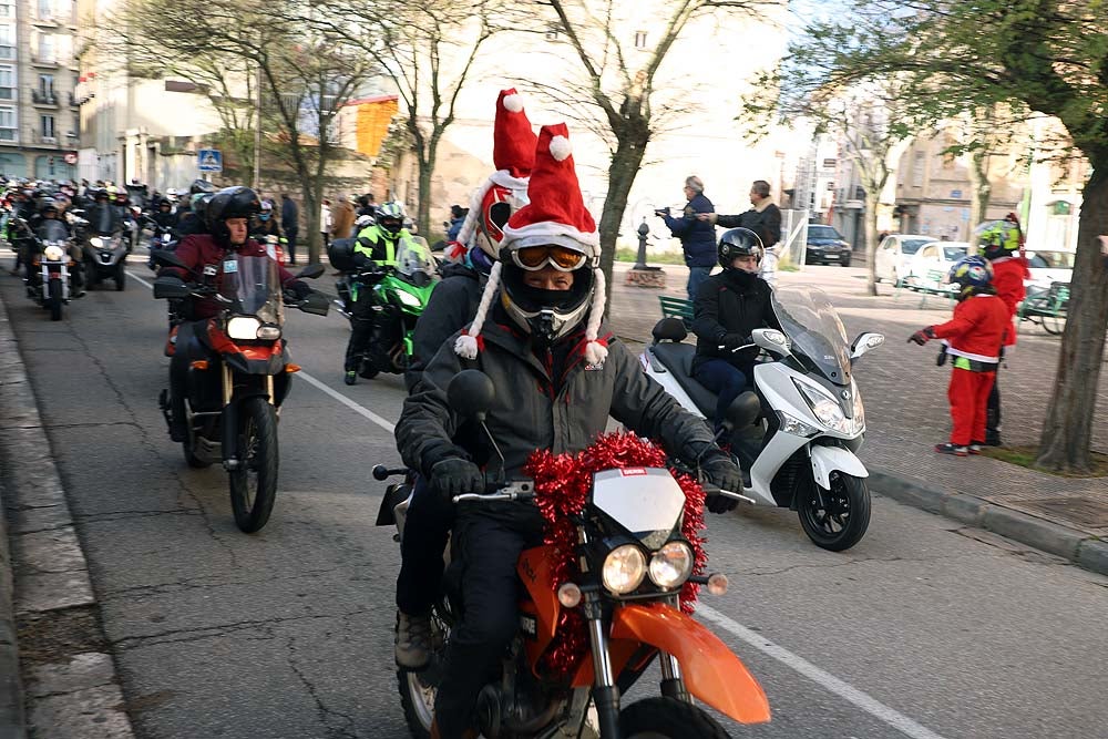 Papá Noel llega en moto