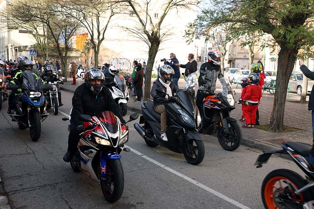 Papá Noel llega en moto