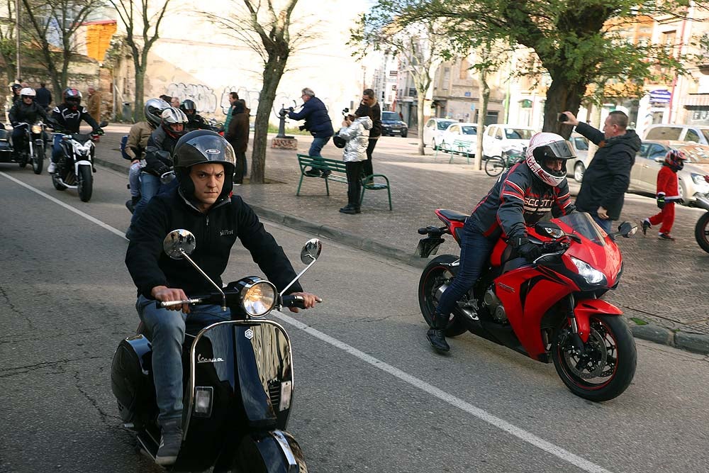 Papá Noel llega en moto