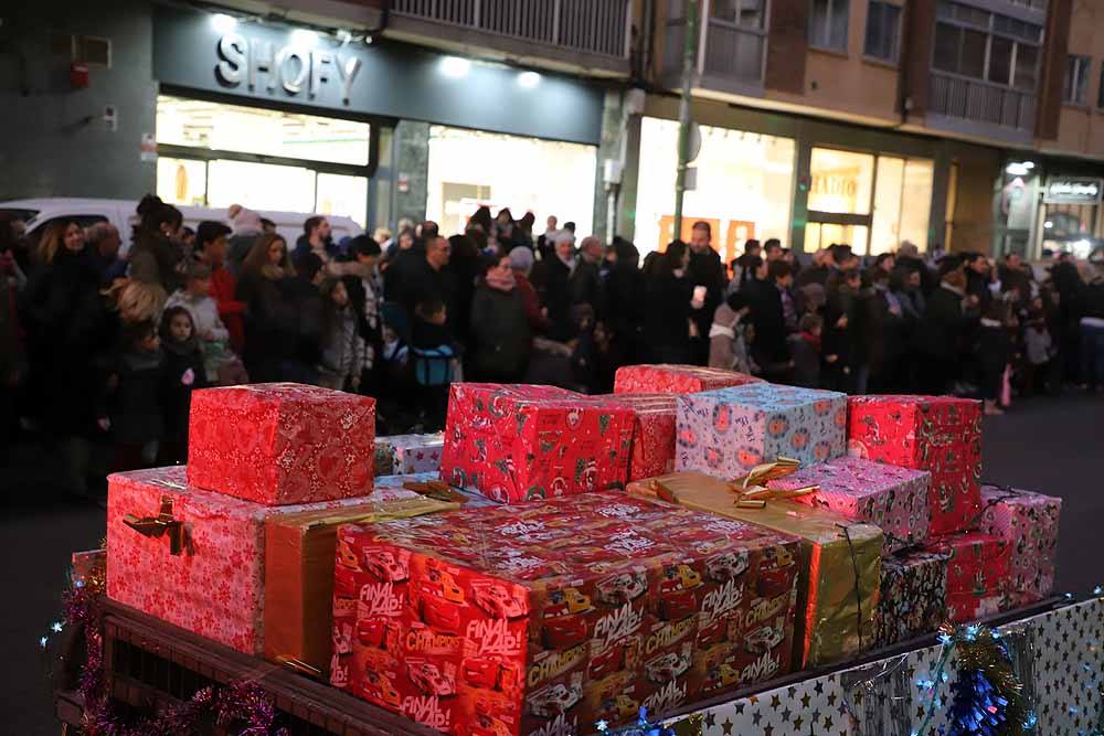 Multitudinaria Cabalgata para ver los primeros pasos de los Reyes en la capital burgalesa.