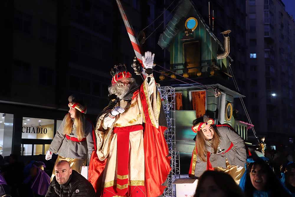 Multitudinaria Cabalgata para ver los primeros pasos de los Reyes en la capital burgalesa.