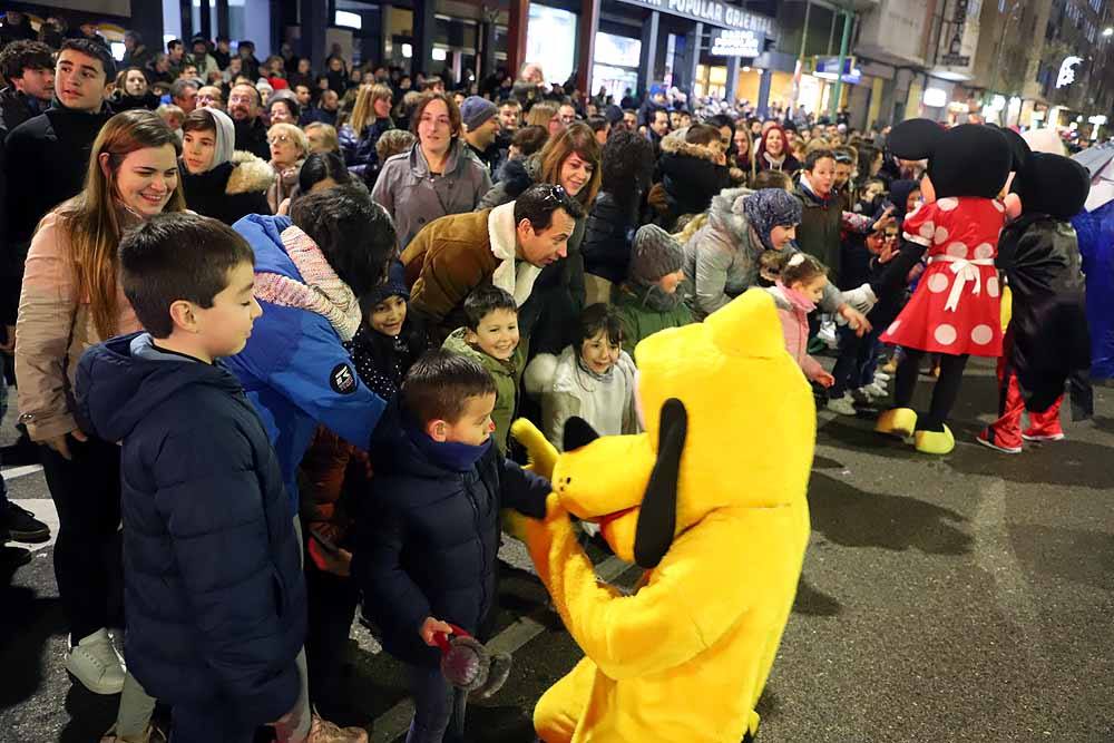 Multitudinaria Cabalgata para ver los primeros pasos de los Reyes en la capital burgalesa.