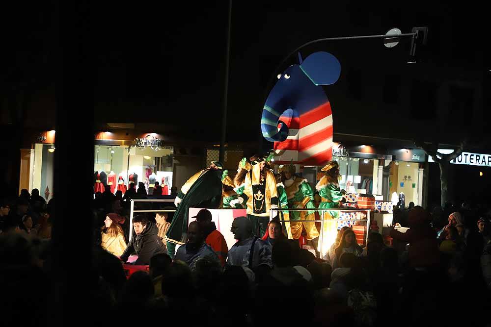 Multitudinaria Cabalgata para ver los primeros pasos de los Reyes en la capital burgalesa.