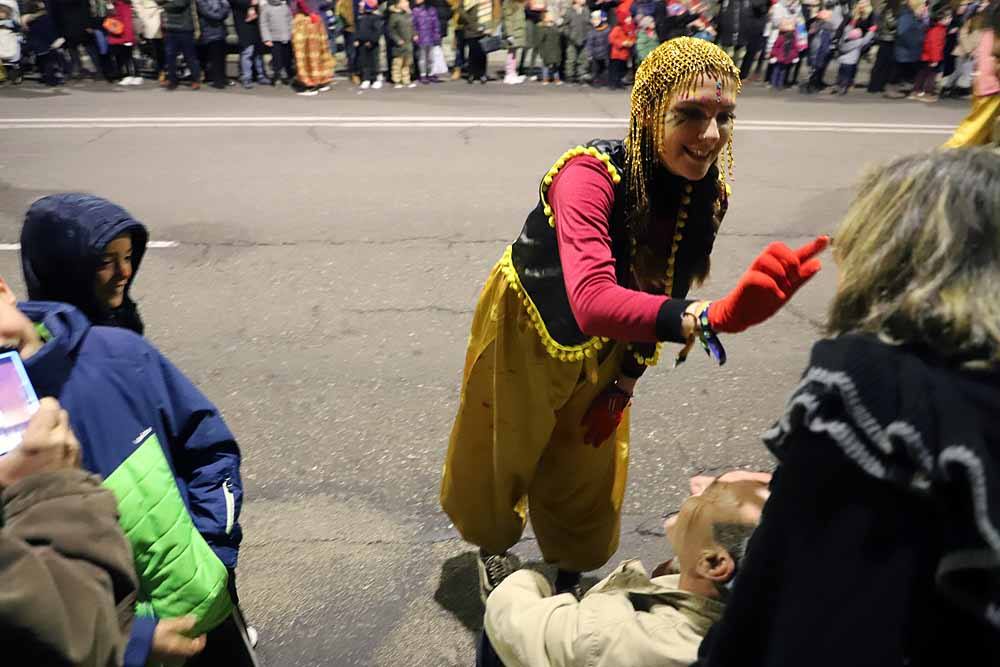 Multitudinaria Cabalgata para ver los primeros pasos de los Reyes en la capital burgalesa.