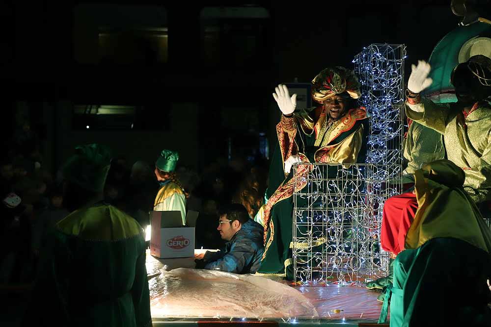 Multitudinaria Cabalgata para ver los primeros pasos de los Reyes en la capital burgalesa.