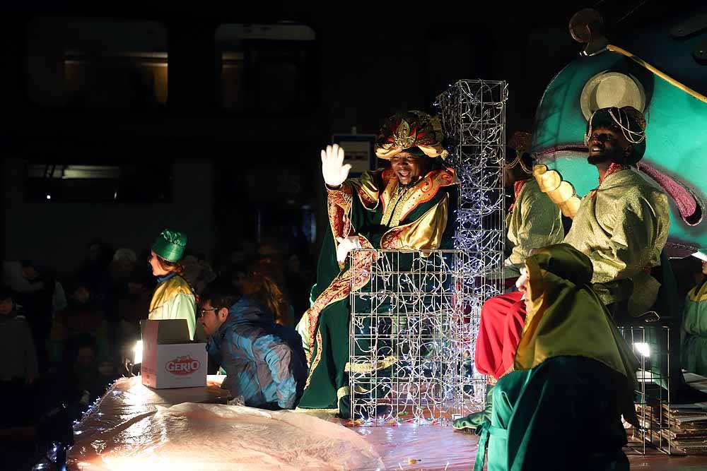 Multitudinaria Cabalgata para ver los primeros pasos de los Reyes en la capital burgalesa.