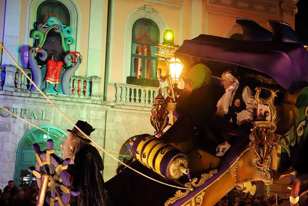 Multitudinaria Cabalgata para ver los primeros pasos de los Reyes en la capital burgalesa.