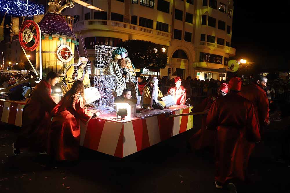 Multitudinaria Cabalgata para ver los primeros pasos de los Reyes en la capital burgalesa.