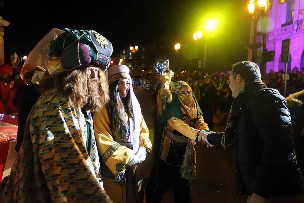 Multitudinaria Cabalgata para ver los primeros pasos de los Reyes en la capital burgalesa.