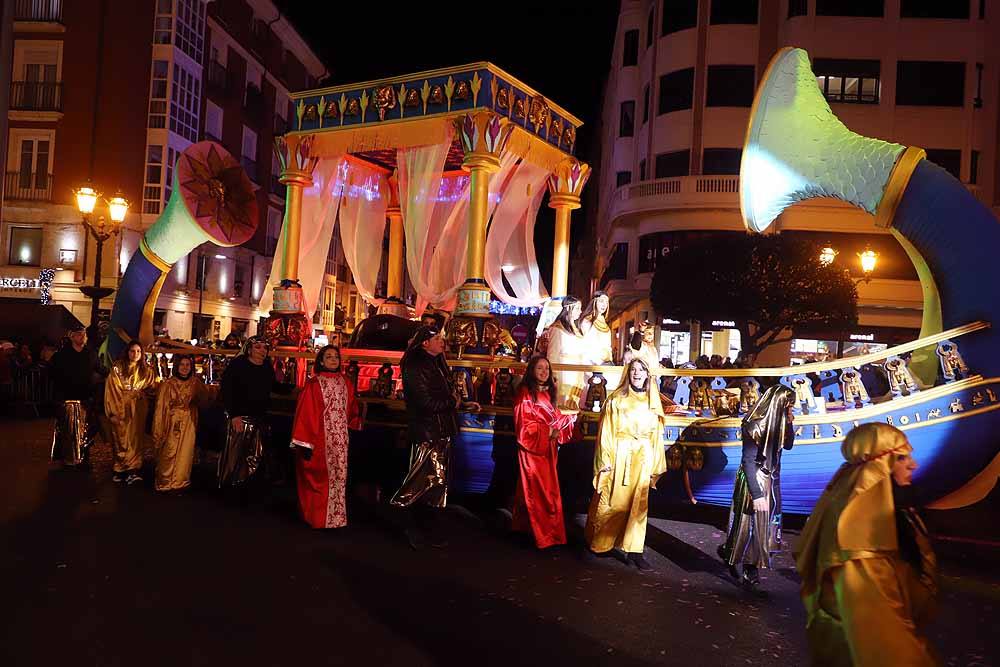 Multitudinaria Cabalgata para ver los primeros pasos de los Reyes en la capital burgalesa.