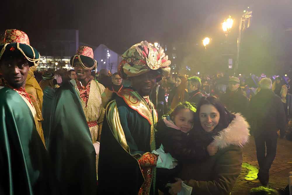 Multitudinaria Cabalgata para ver los primeros pasos de los Reyes en la capital burgalesa.