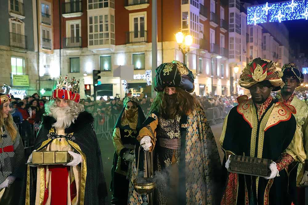 Multitudinaria Cabalgata para ver los primeros pasos de los Reyes en la capital burgalesa.