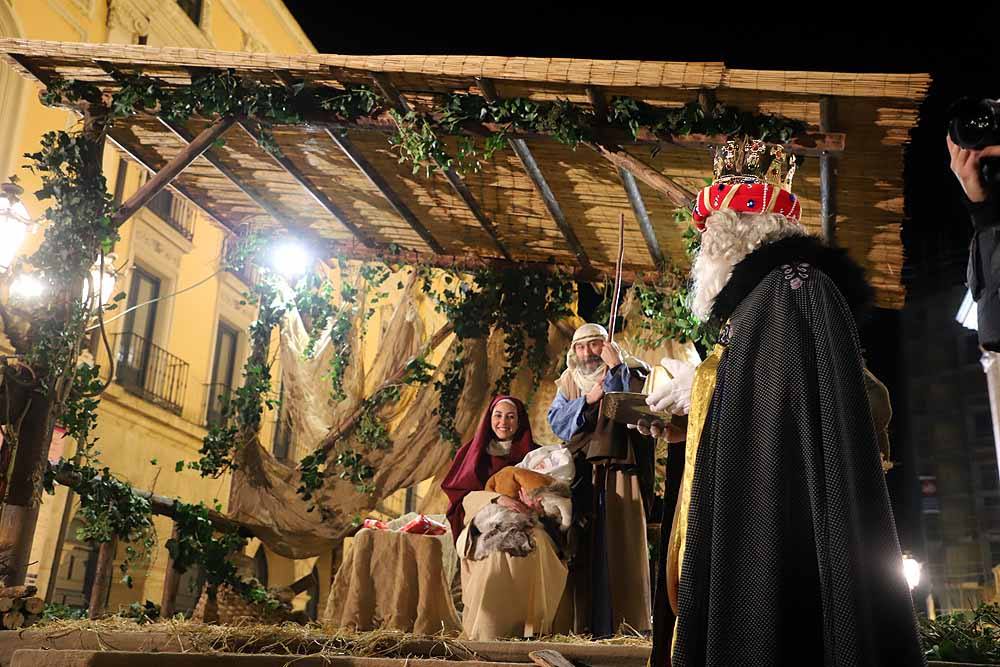 Multitudinaria Cabalgata para ver los primeros pasos de los Reyes en la capital burgalesa.